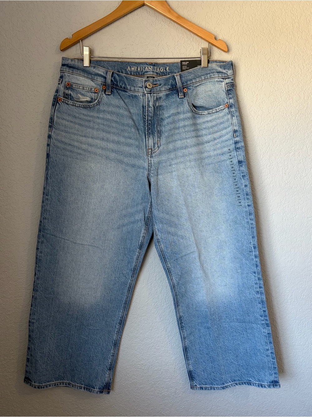 American Eagle women’s High-Rise Stovepipe Strigid jeans